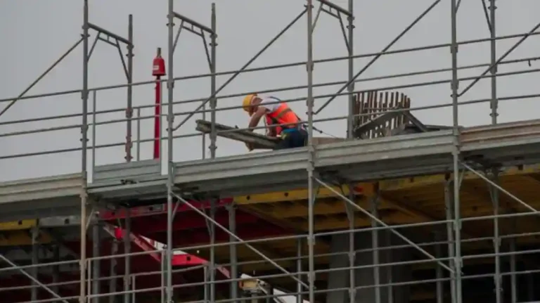 The Key Advantages of Choosing Scaffold Platform Hire